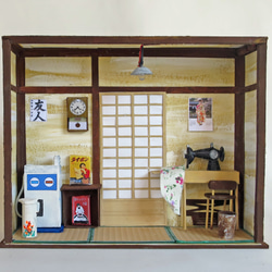 「昭和」母さんのお仕事　完成モデル　ジオラマ　ミニチュア　足踏みミシン　ハンド式絞り機 13枚目の画像