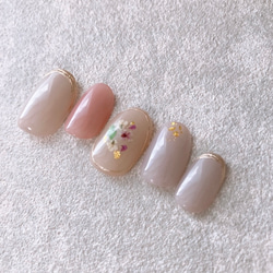 ピンクの押し花design ❁٭  ネイル　フラワー　 ミラー　春ネイル　ブライダル　オフィス　上品　nail 2枚目の画像