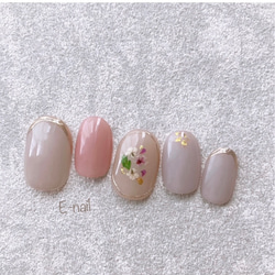 ピンクの押し花design ❁٭  ネイル　フラワー　 ミラー　春ネイル　ブライダル　オフィス　上品　nail 1枚目の画像