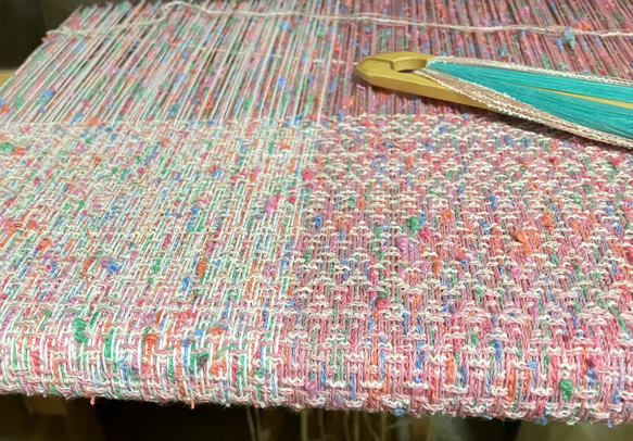 手織り　大人可愛い桜色のストール 9枚目の画像
