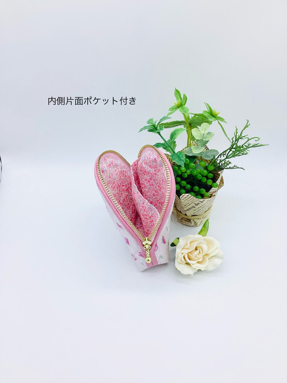 【再販】ハーフラウンド型ポーチ☆春のいちご&小花柄（ピンク）内ポケット付き 5枚目の画像