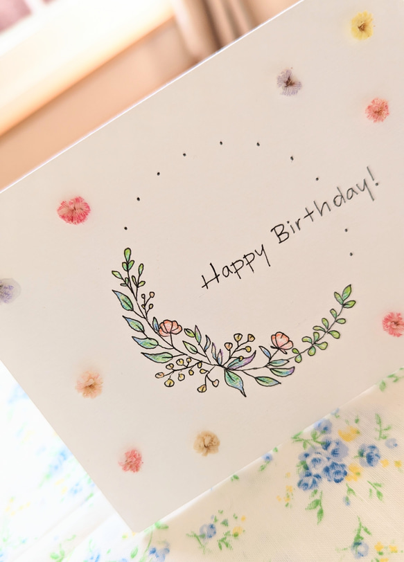 折りたたみ式の誕生日メッセージカード！手描きイラストと、ドライかすみ草を添えて 7枚目の画像