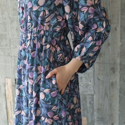成為「特別一點的我」♡古典花卉圖案長袖連身裙(23s-01) 薰衣草藍 第15張的照片