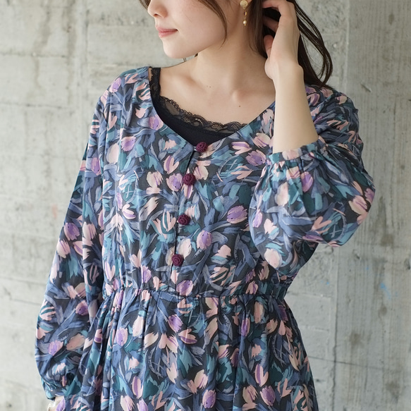 成為「特別一點的我」♡古典花卉圖案長袖連身裙(23s-01) 薰衣草藍 第14張的照片