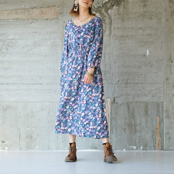 成為「特別一點的我」♡古典花卉圖案長袖連身裙(23s-01) 薰衣草藍 第1張的照片