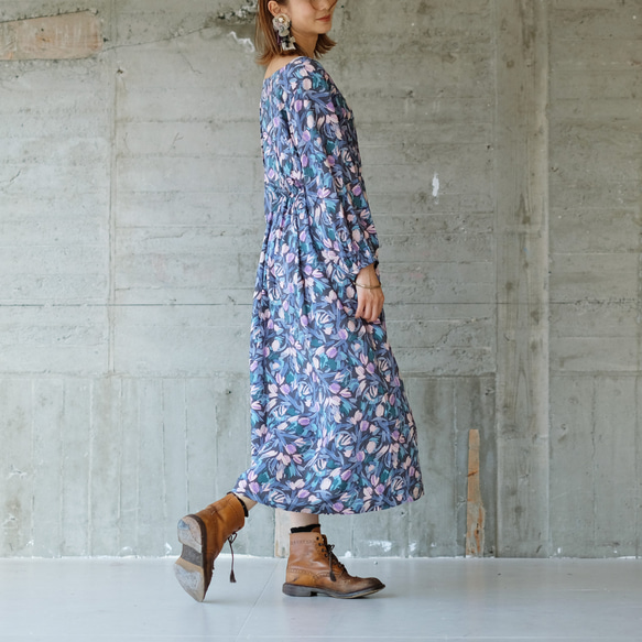 成為「特別一點的我」♡古典花卉圖案長袖連身裙(23s-01) 薰衣草藍 第3張的照片