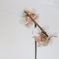 SAKUSAKU お花を集めた耳飾り　トリコロール 5枚目の画像