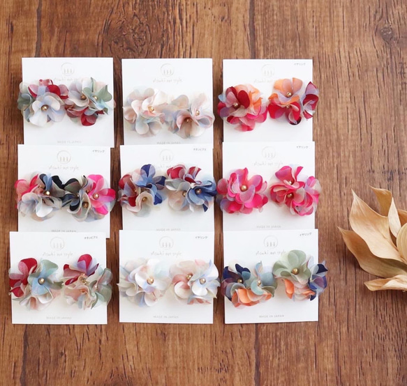 SAKUSAKU お花を集めた耳飾り　トリコロール 8枚目の画像