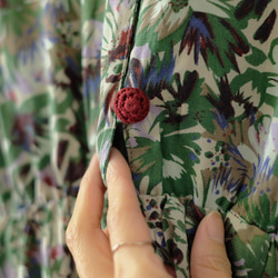 成為“特別的人”♡古典花卉印花長袖連衣裙（23s-01）苔蘚綠 第12張的照片