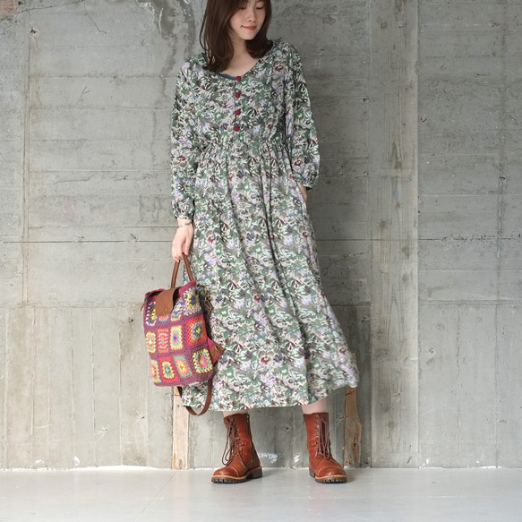 成為“特別的人”♡古典花卉印花長袖連衣裙（23s-01）苔蘚綠 第2張的照片