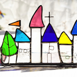 小さな教会とピンクの屋根 5枚目の画像