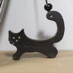猫のキーホルダー（アフリカンブラックウッド）磨き仕上げ 1枚目の画像