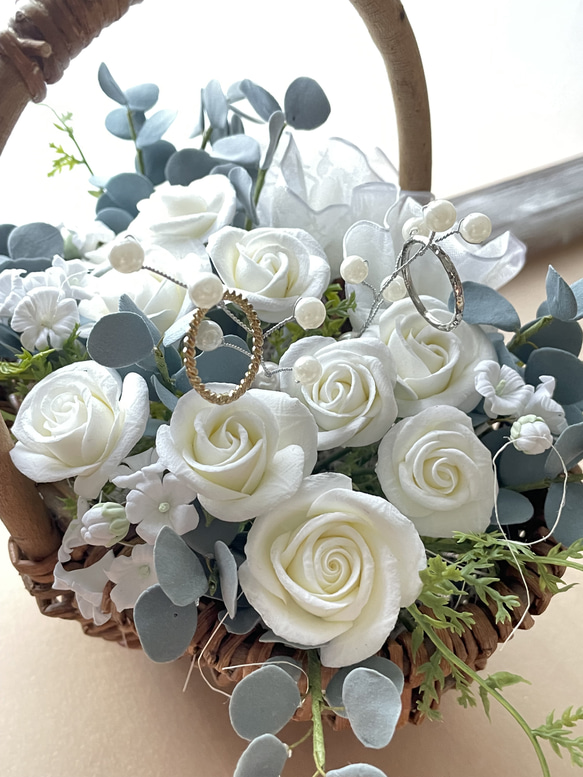 リングピロー   カゴ　クレイフラワー  バラとユーカリとかすみ草と 人気・おすすめ｜使いやすい・旅行におすすめ 品質保証 全国発送 在庫限り