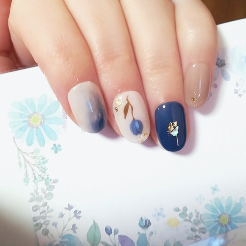 RUNA♡ネイビーブルーとチューリップのネイルチップ♡春ネイル RUNA♡ネイビーブルーとチューリップのネイルチップ♡春ネイル
