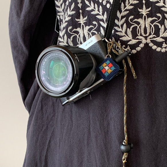 Kogin刺繡鏡頭蓋防丟帶彩色[相機鏡頭露營刺繡單眼] Colorfulnrun 第6張的照片