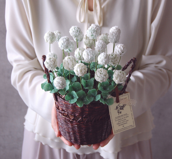 ◆粘土のお花◆ シロツメクサ　籠バッグ　ブラウン …　S767 1枚目の画像