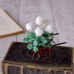 ◆粘土のお花◆ 小さなシロツメクサ　アンティーク　ブリキ車輪…S768 6枚目の画像