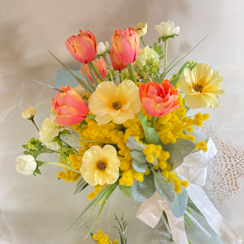 早春〜白薔薇とミモザの花籠〜