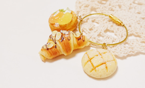 菓子パン(柑橘デニッシュ添え)♡ワイヤーキーホルダー フェイクスイーツ 2枚目の画像