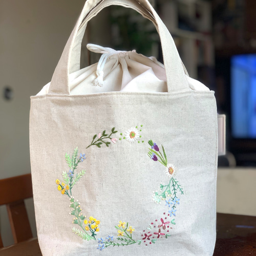 Potechino 花の刺繍付き　割烹着　新品 Potechino 花の刺繍付き 割烹着 新品 刺繍がかわいいおしゃれな