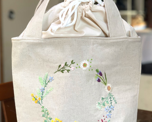 Potechino 花の刺繍付き　割烹着　新品 Potechino 花の刺繍付き 割烹着 新品 刺繍がかわいいおしゃれな