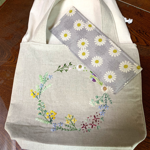 野の花刺繍の春の花咲く巾着バック トートバッグ 桃屋ぴちこ 野の花刺繍の春の花咲く巾着バック トートバッグ 桃屋ぴちこ