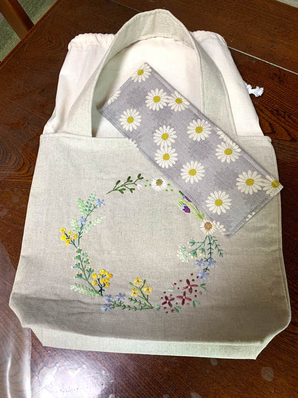 野の花刺繍の春の花咲く巾着バック 5枚目の画像