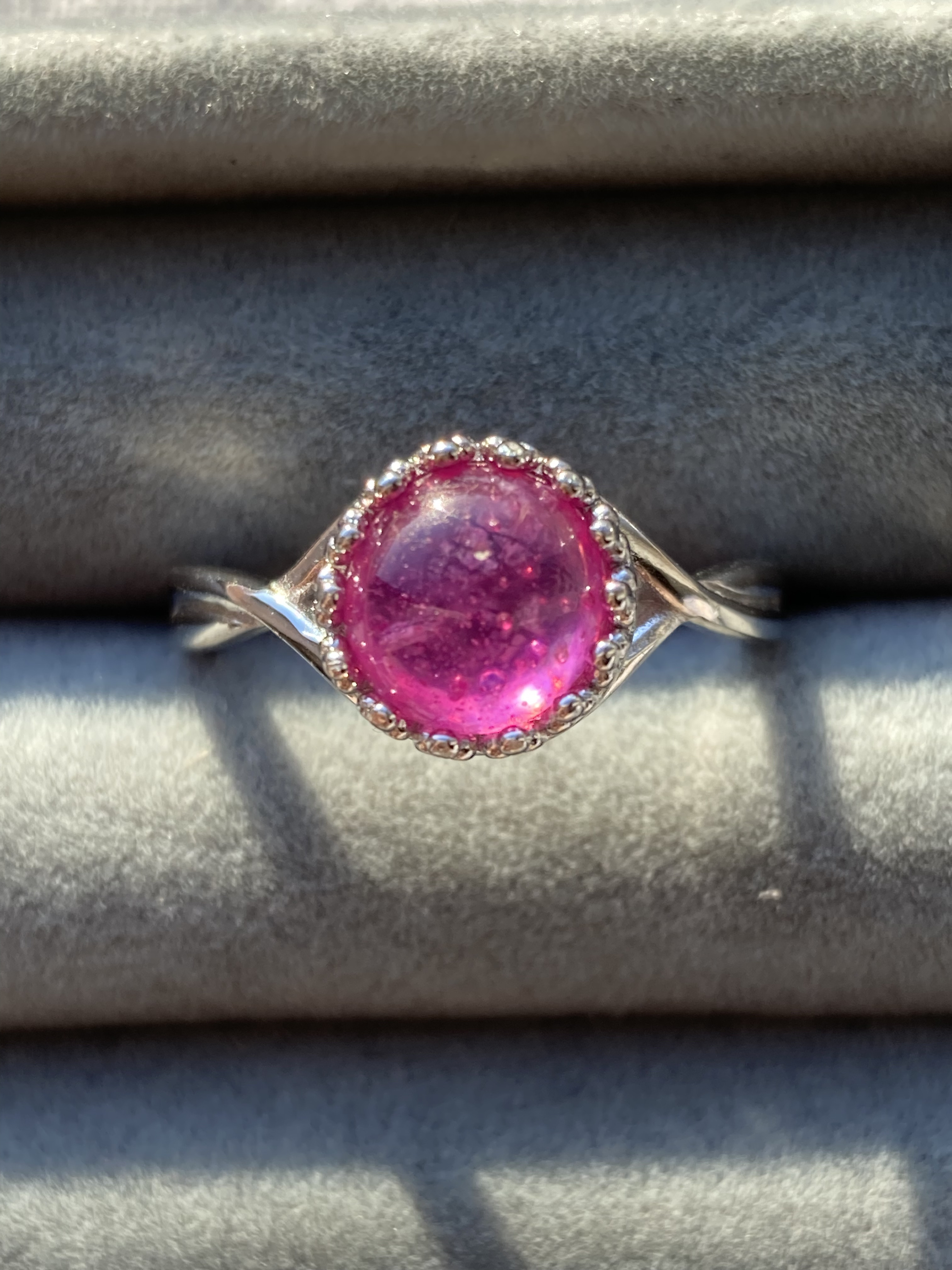 インクルージョン多し！9月誕生石 大粒8mm 魔法が使えそうなピンク