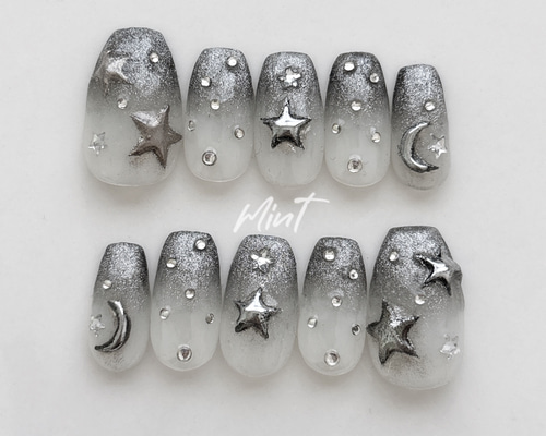 【オーダー】ネイルチップ　キラキラY2Kシズルニック　韓国ワンホンシルバー オーダー】ネイルチップ キラキラY2Kシズルニック 韓国ワンホン