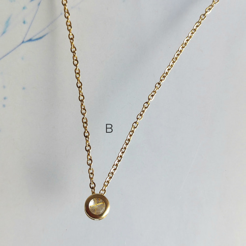 ゴールデンルチルクォーツ(4mm)のベゼルネックレス・ゴールドカラー