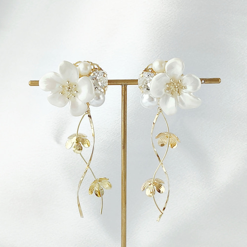 ✨️ただ…感じていく…✨️ ③イヤリング価格となっております 麗しい艶 ホワイトパールフラワー イヤリング ピアス ウェディング