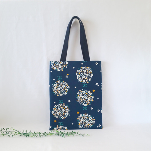 ぺたんこトートバッグ 布バッグ A4収納 北欧 フラワーブーケ柄