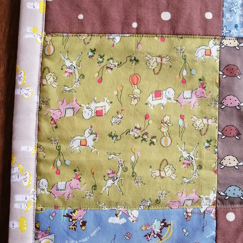 パッチワーク ベビーキルト ブランケット ブラウン 大きめサイズ 雑貨