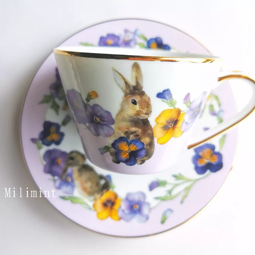 仲良しカップ♡うさぎ&小鳥 咲き誇るパンジーと野うさぎのカップ＆ソーサー 花柄 動物 ウサギ