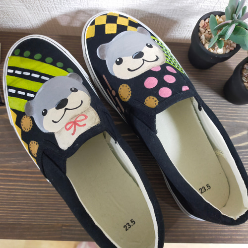 黒 スリッポン カワウソ 手描き 23.5cm スリッポン hikita814 通販  