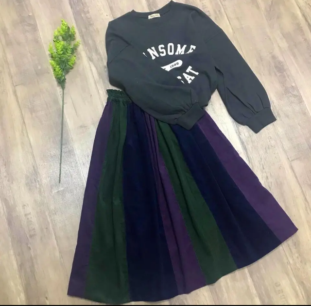 大人の女性のためのシックなカラー の お洒落な コーデュロイ パッチスカート