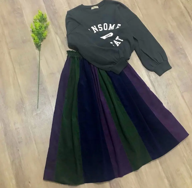 大人の女性のためのシックなカラー の お洒落な コーデュロイ パッチスカート