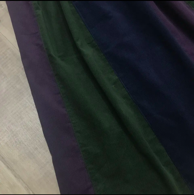 大人の女性のためのシックなカラー の お洒落な コーデュロイ パッチスカート