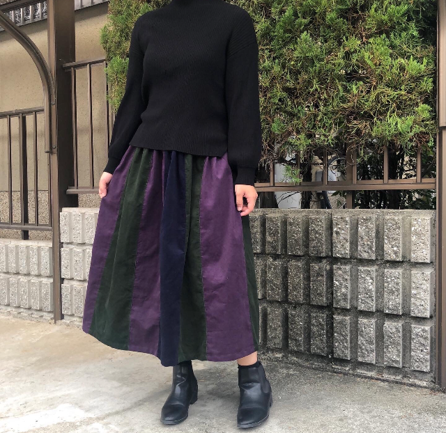 大人の女性のためのシックなカラー の お洒落な コーデュロイ パッチスカート