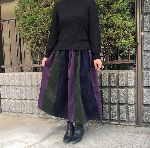 大人の女性のためのシックなカラー の お洒落な コーデュロイ パッチスカート