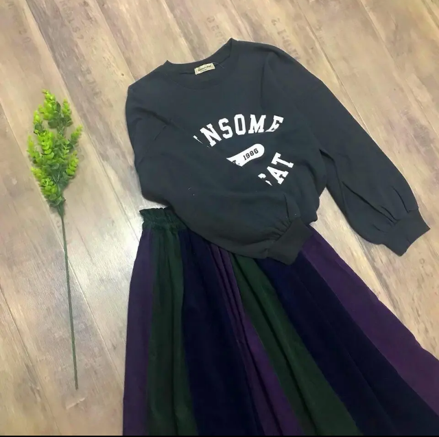 大人の女性のためのシックなカラー の お洒落な コーデュロイ パッチスカート