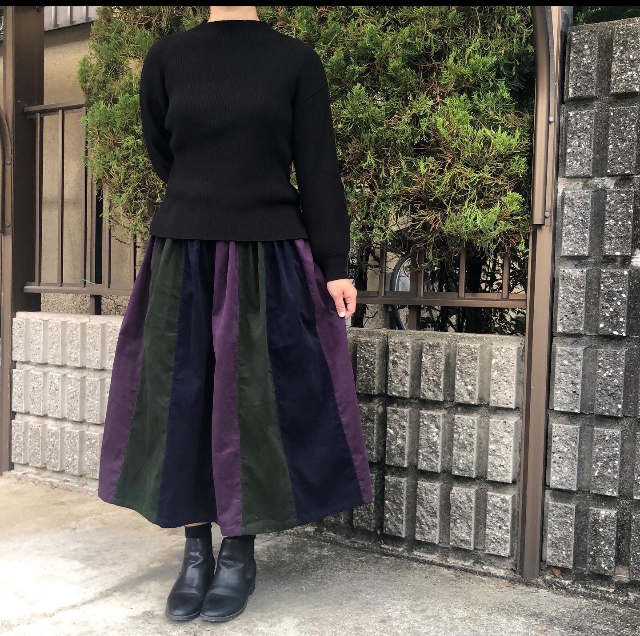 大人の女性のためのシックなカラー の お洒落な コーデュロイ パッチスカート