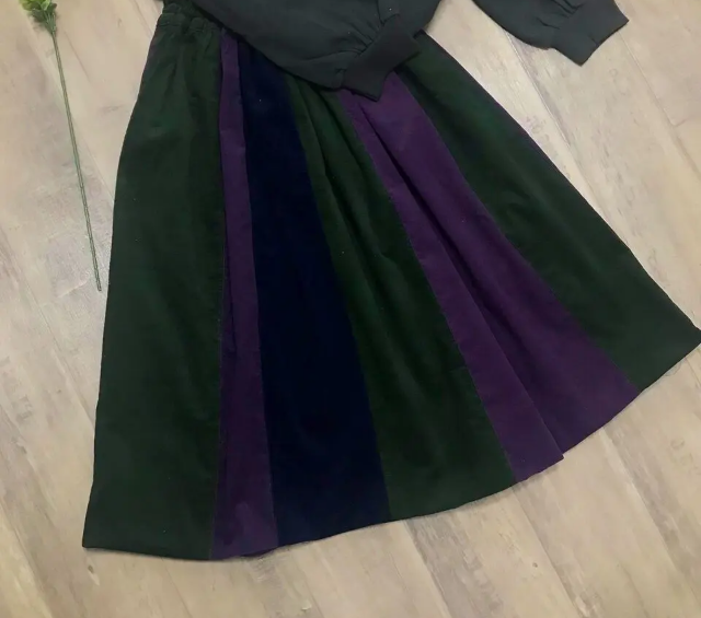 大人の女性のためのシックなカラー の お洒落な コーデュロイ パッチスカート