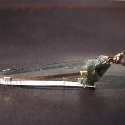 ガネーシュヒマール産緑泥石インクルージョンのヒマラヤ水晶の女神巻き®ペンダントトップ 6枚目の画像