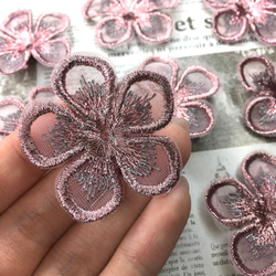 【2個】刺繍ワッペンお花 1枚目の画像