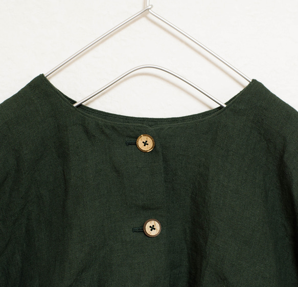 リネンのふんわり羽織り物ベスト　深緑色 2枚目の画像
