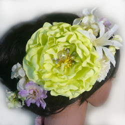髪飾り 成人式 卒業式 結婚式 花 バラとネリネ小花 緑 振袖 袴 浴衣 着物 3枚目の画像