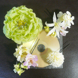 髪飾り 成人式 卒業式 結婚式 花 バラとネリネ小花 緑 振袖 袴 浴衣 着物 2枚目の画像