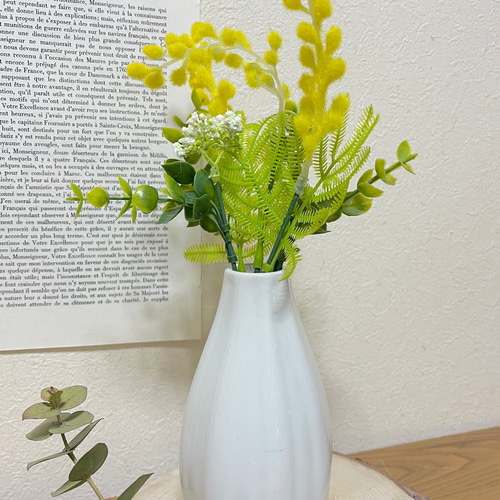 春の訪れ ミモザの一輪挿し（ミモザ造花つき） 白陶器 しずく型