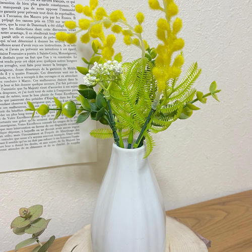 春の訪れ ミモザの一輪挿し（ミモザ造花つき） 白陶器 しずく型